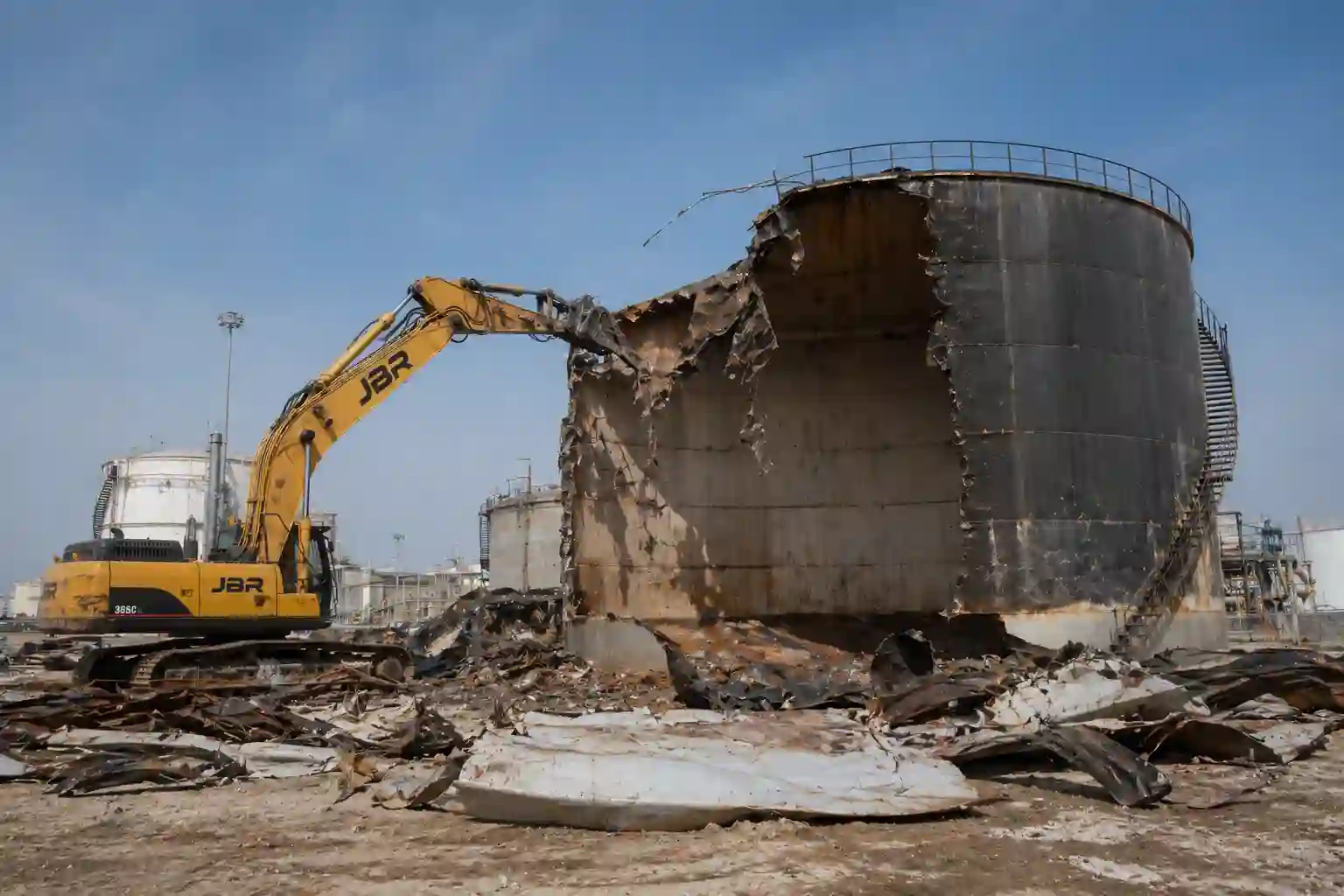 Destruct Tank Tank Demolition Dubai | Water & Fuel Tank Demolition Dubai